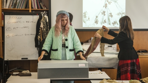 Art_Costume15 Students in class with clothing.